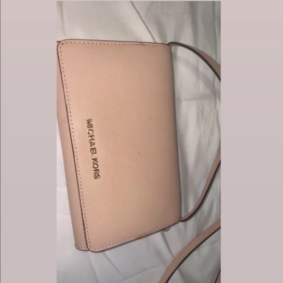 Michael Kors baby pink crossbody bag - Picture 1 of 5